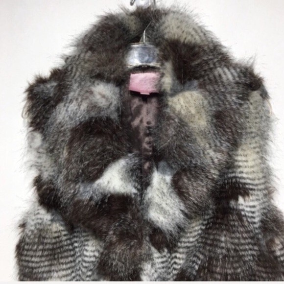 Romeo & Juliet Couture Faux Fur Vest S NWOT - Picture 4 of 8